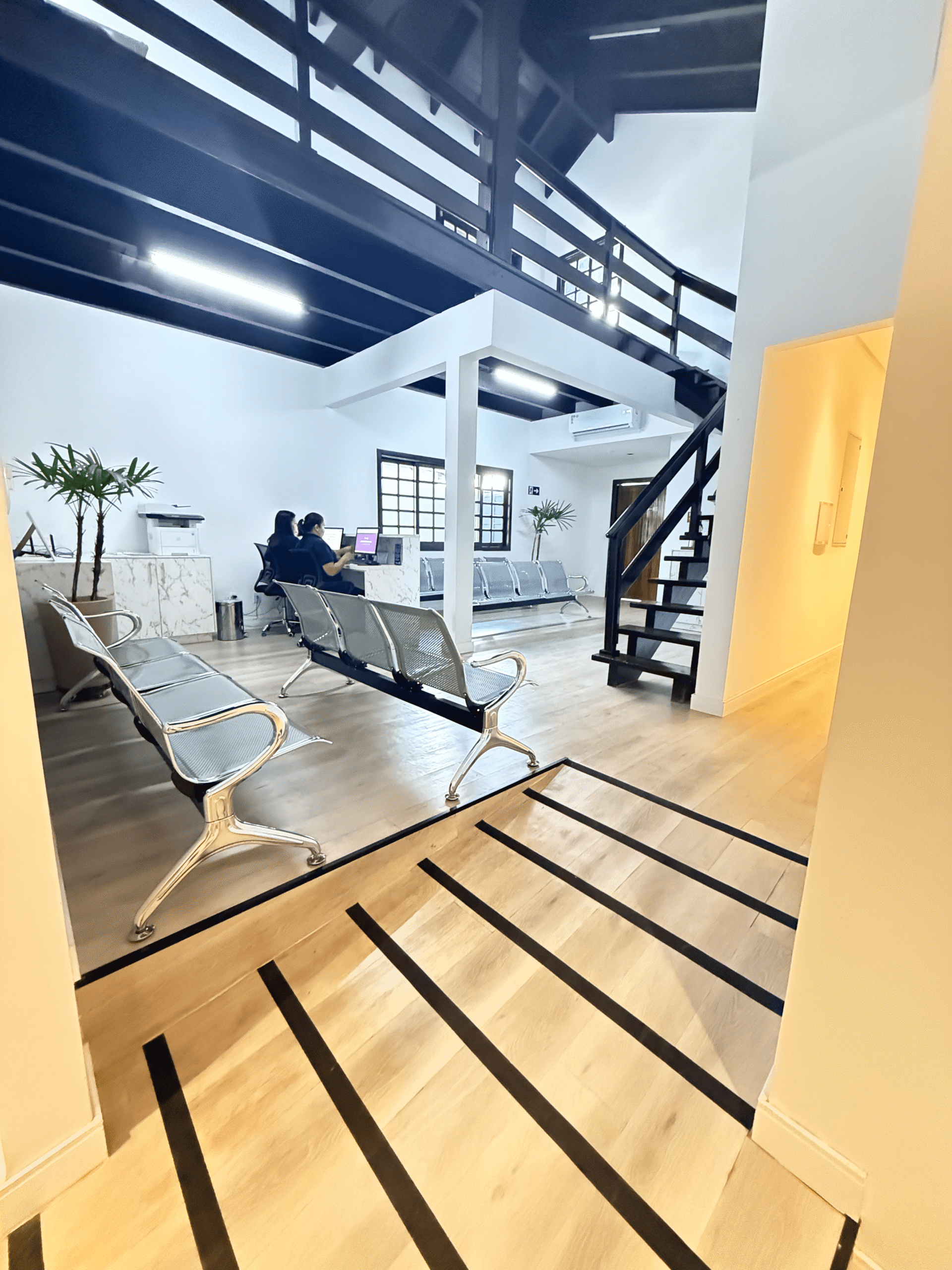 Descubra o tratamento definitivo para varizes e vasinhos, sem cirurgia, sem repouso e sem dor.