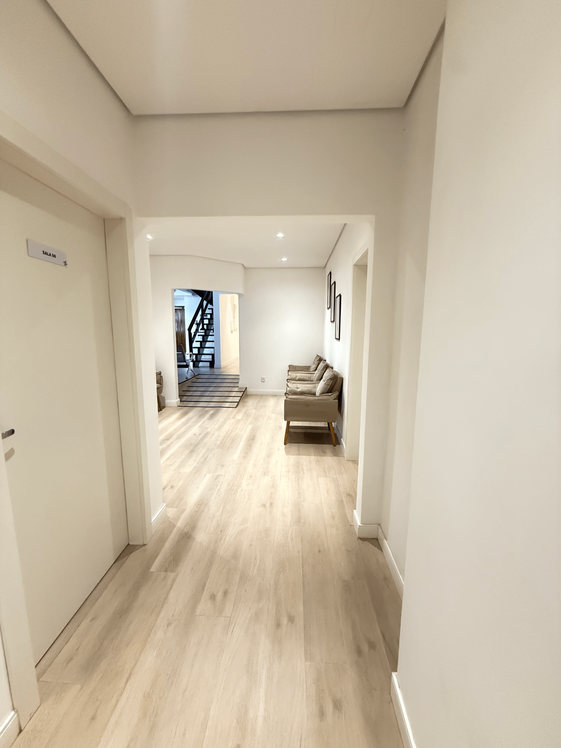 Descubra o tratamento definitivo para varizes e vasinhos, sem cirurgia, sem repouso e sem dor.